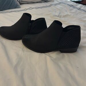 Black size 4 True craft booties